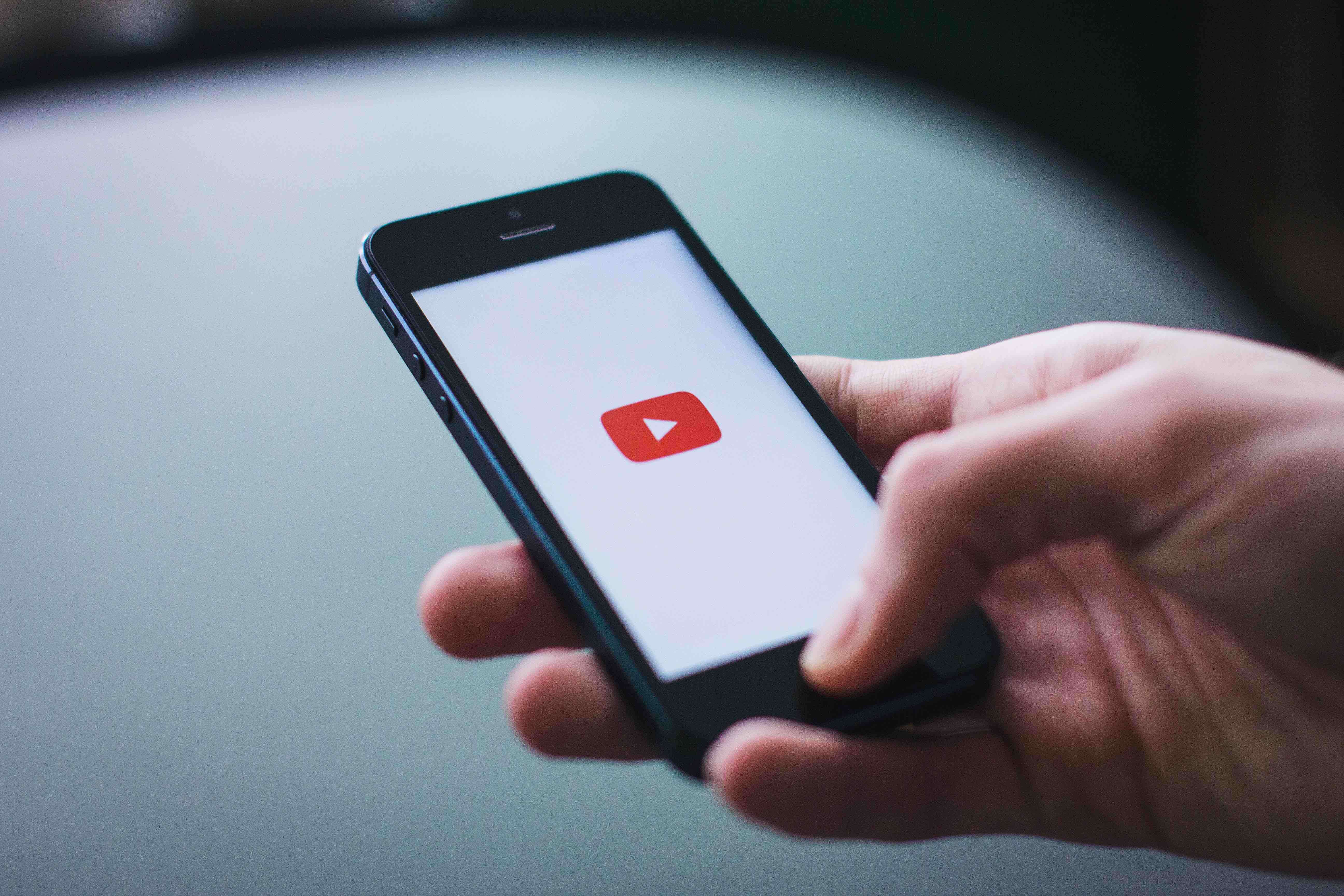 app-apple-hand-youtube-blockchainland