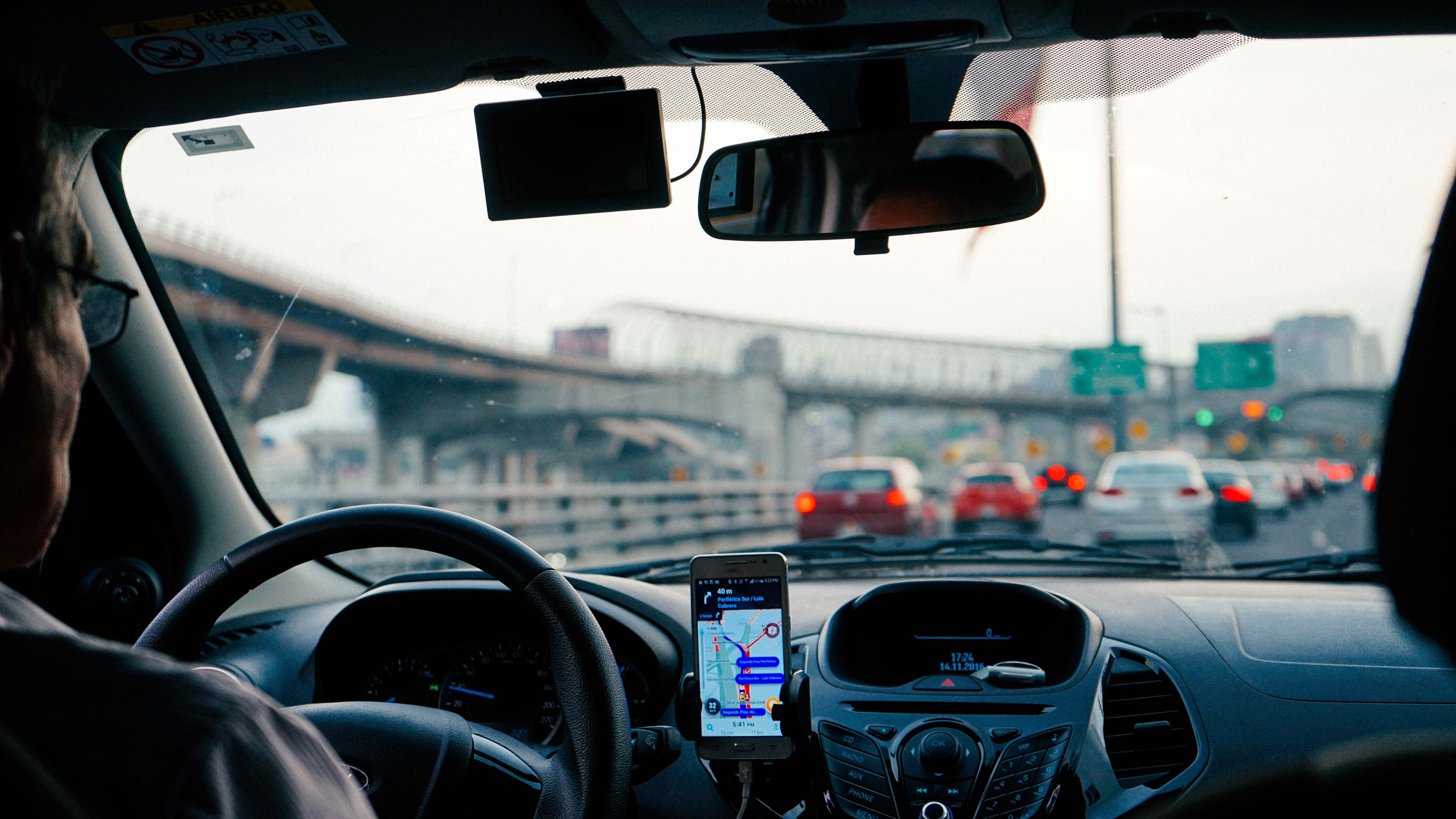 ride-sharing-uber-blockchainLand