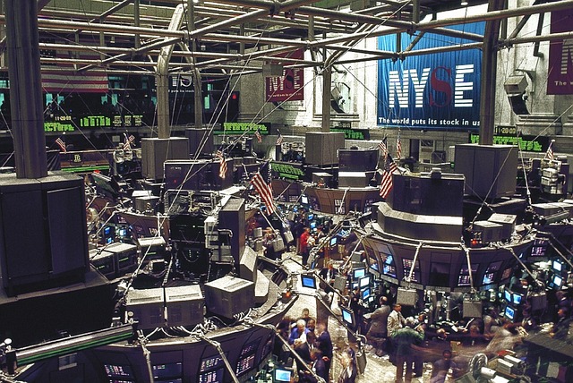 stock-exchange-bitcoin-correlation-blockchainLand